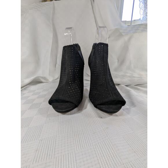 MADDEN GIRL! BLACK VEGAN SUEDE LEATHER PERFORATED DETAIL STILETTO HEELS! SZ 7.5M - Picture 5 of 10